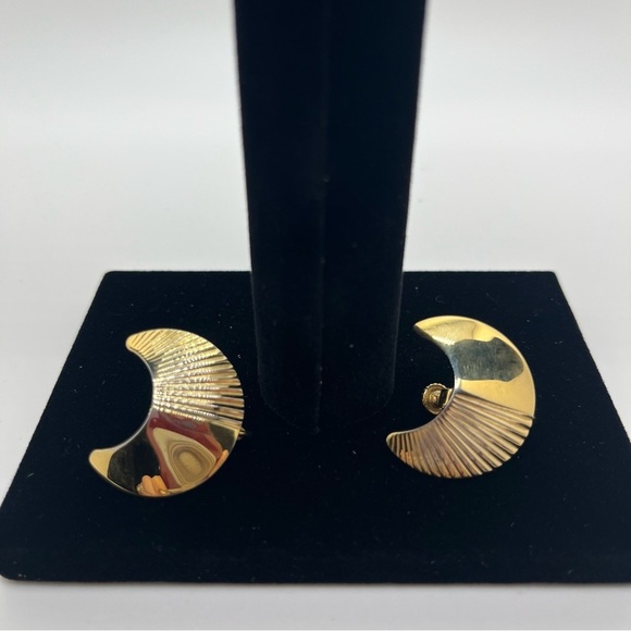 Vintage Napier gold tone half moon earrings • Mid century screw back - Picture 2 of 7